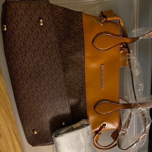 Michael Kors purse MK logo and matching wallet - Picture 2 of 2